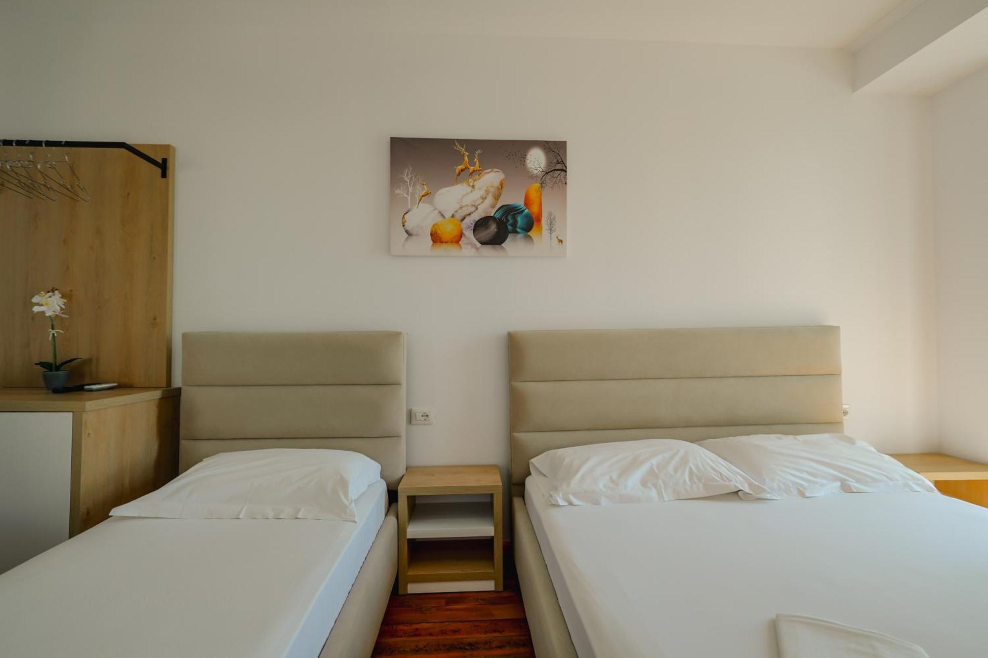 Hotel Summer Sarandë Exteriör bild