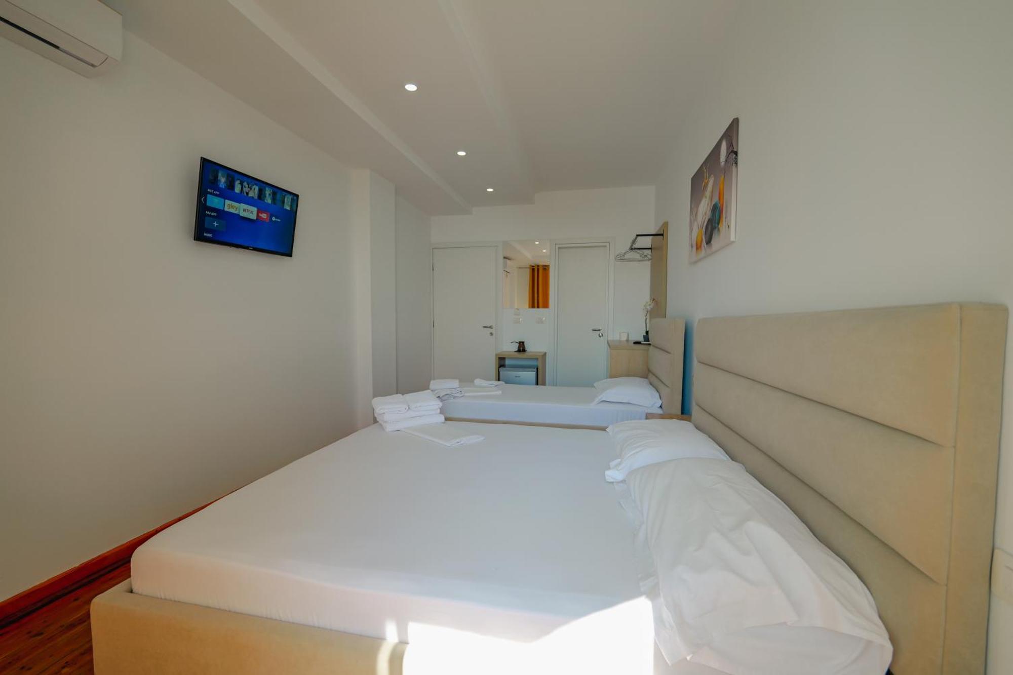 Hotel Summer Sarandë Exteriör bild