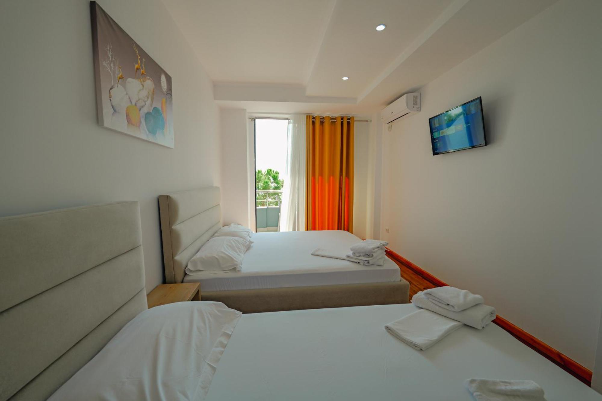 Hotel Summer Sarandë Exteriör bild
