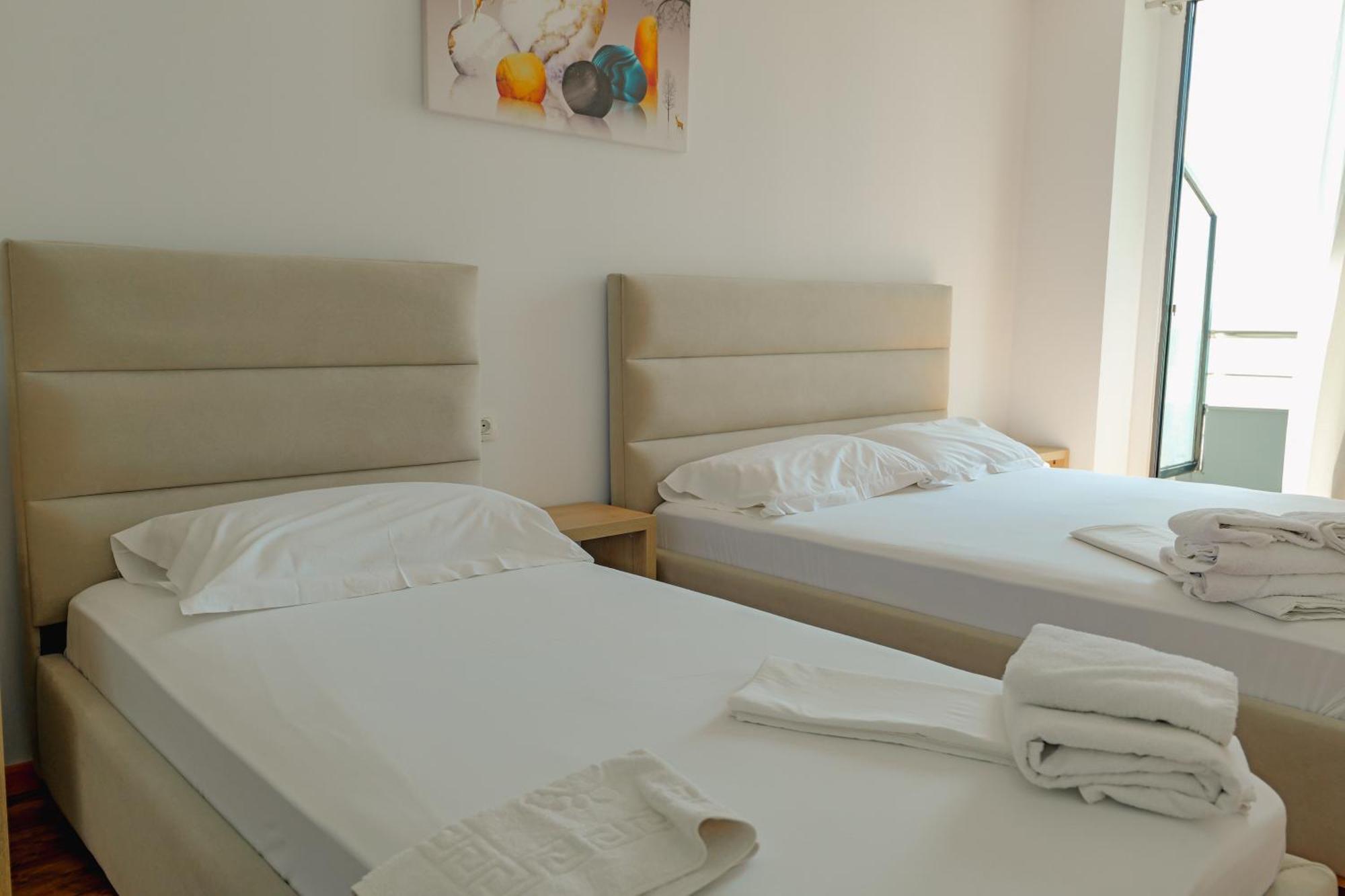 Hotel Summer Sarandë Exteriör bild