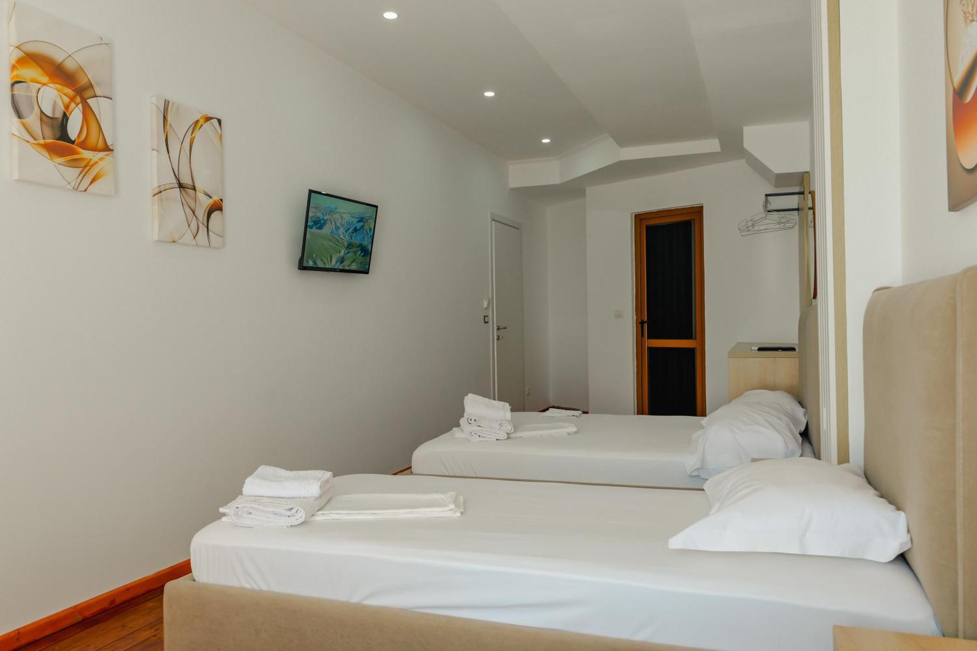 Hotel Summer Sarandë Exteriör bild