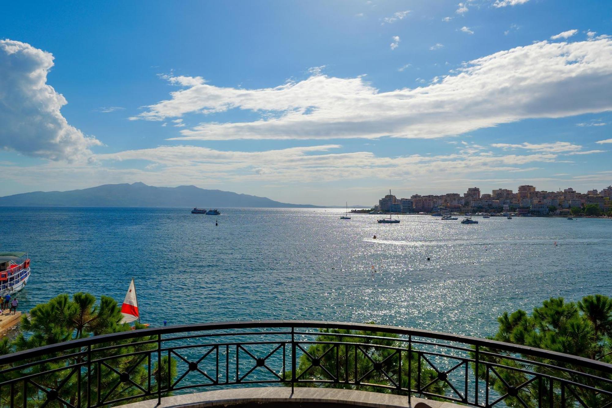 Hotel Summer Sarandë Exteriör bild