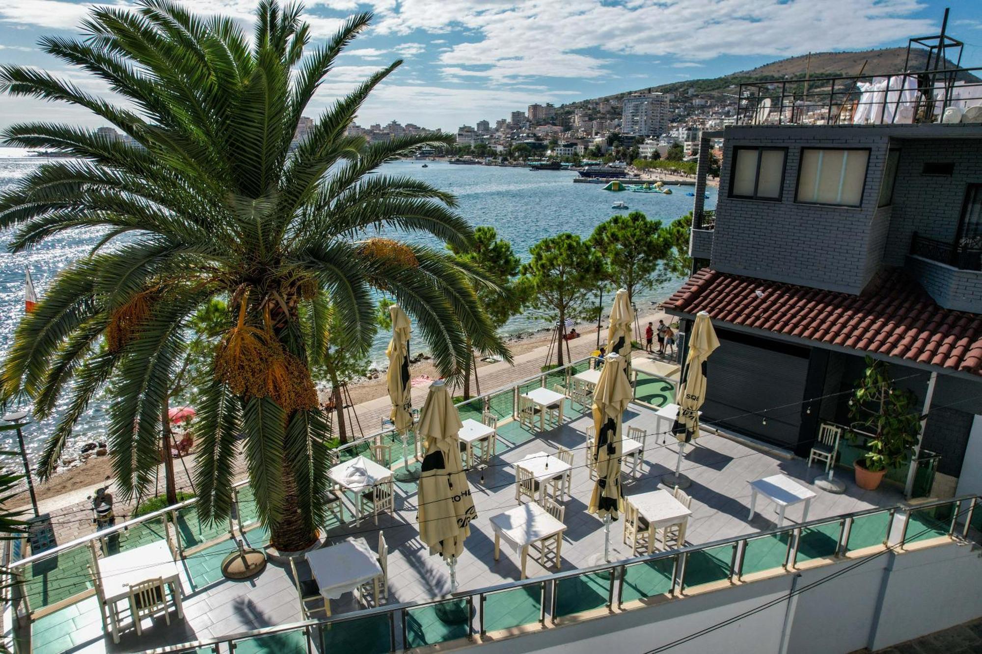 Hotel Summer Sarandë Exteriör bild