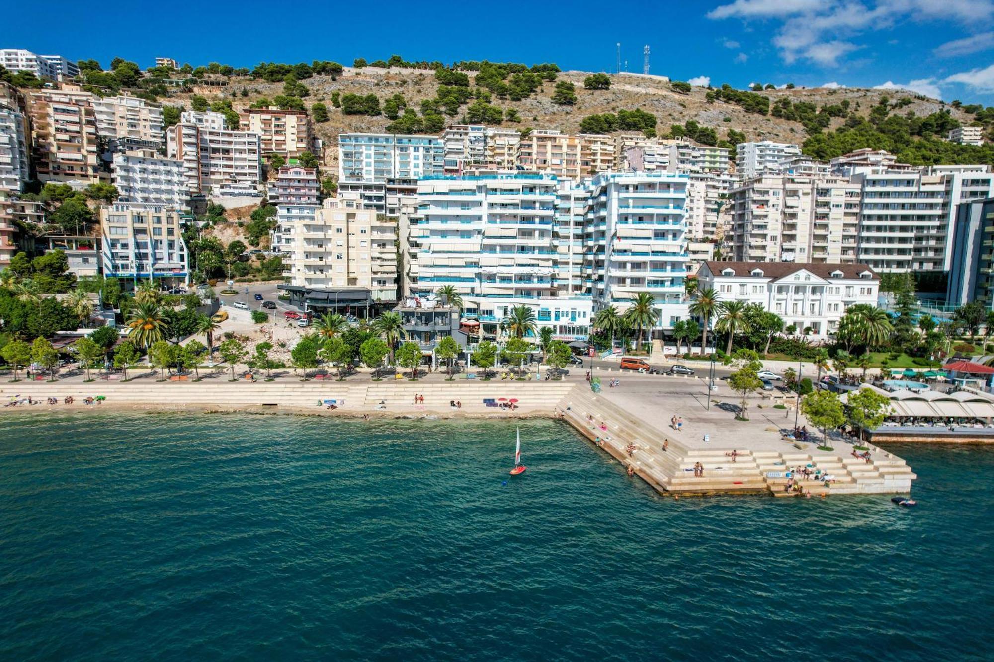 Hotel Summer Sarandë Exteriör bild