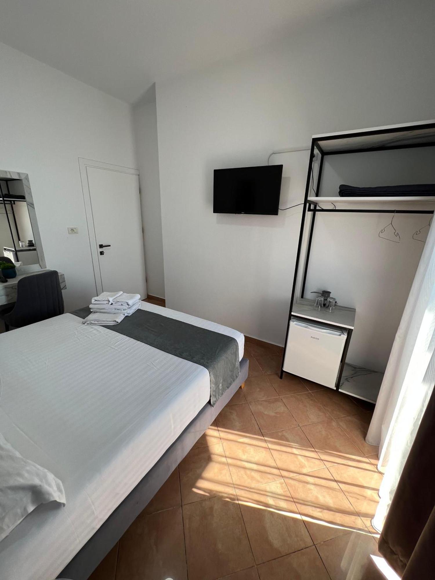 Hotel Summer Sarandë Exteriör bild
