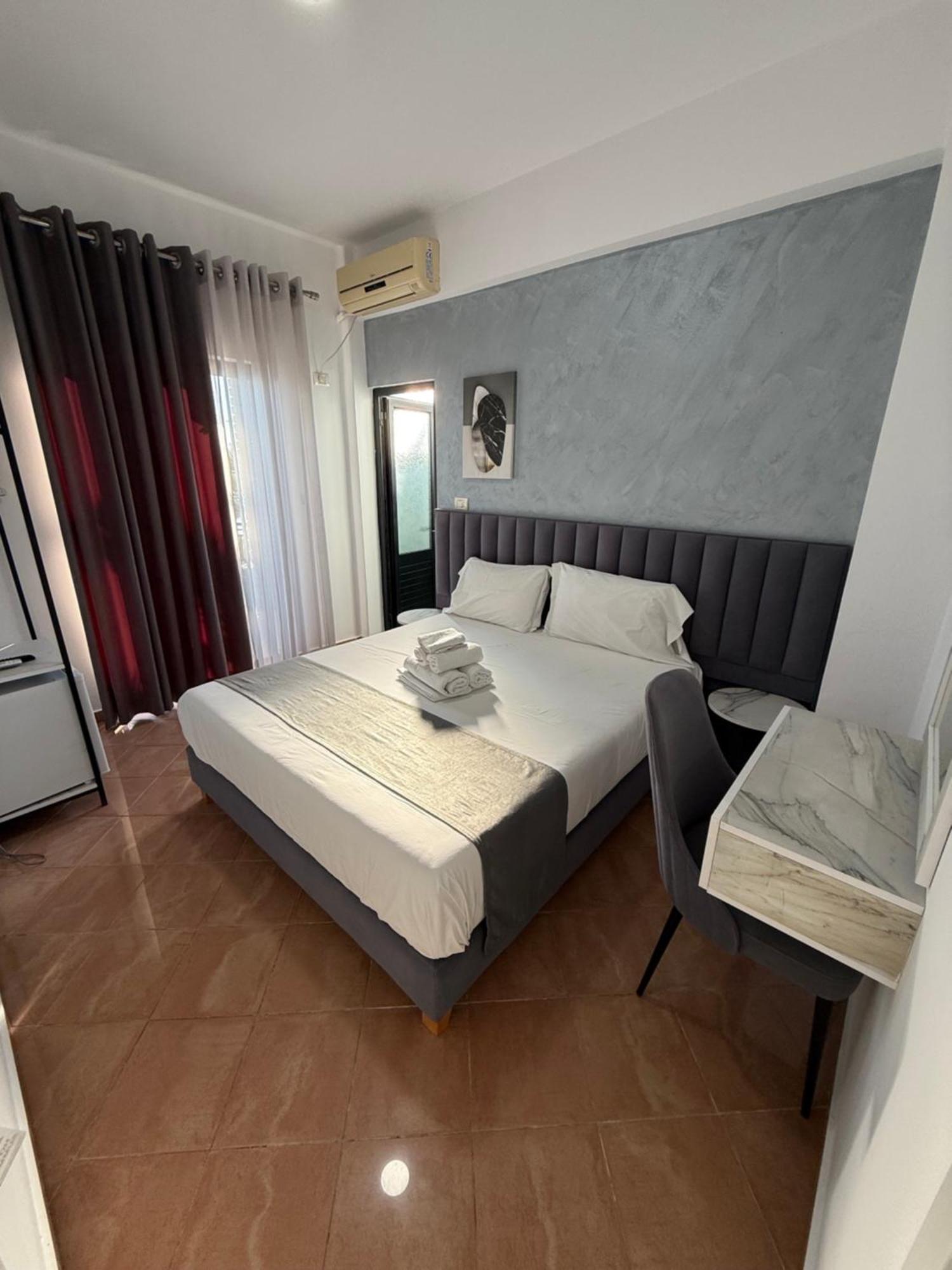 Hotel Summer Sarandë Exteriör bild